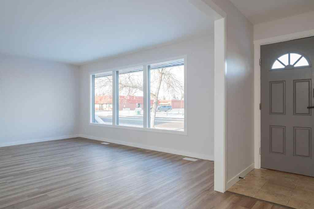 MLS® A2253541 - 10209 108 Avenue  in Avondale Grande Prairie, Residential