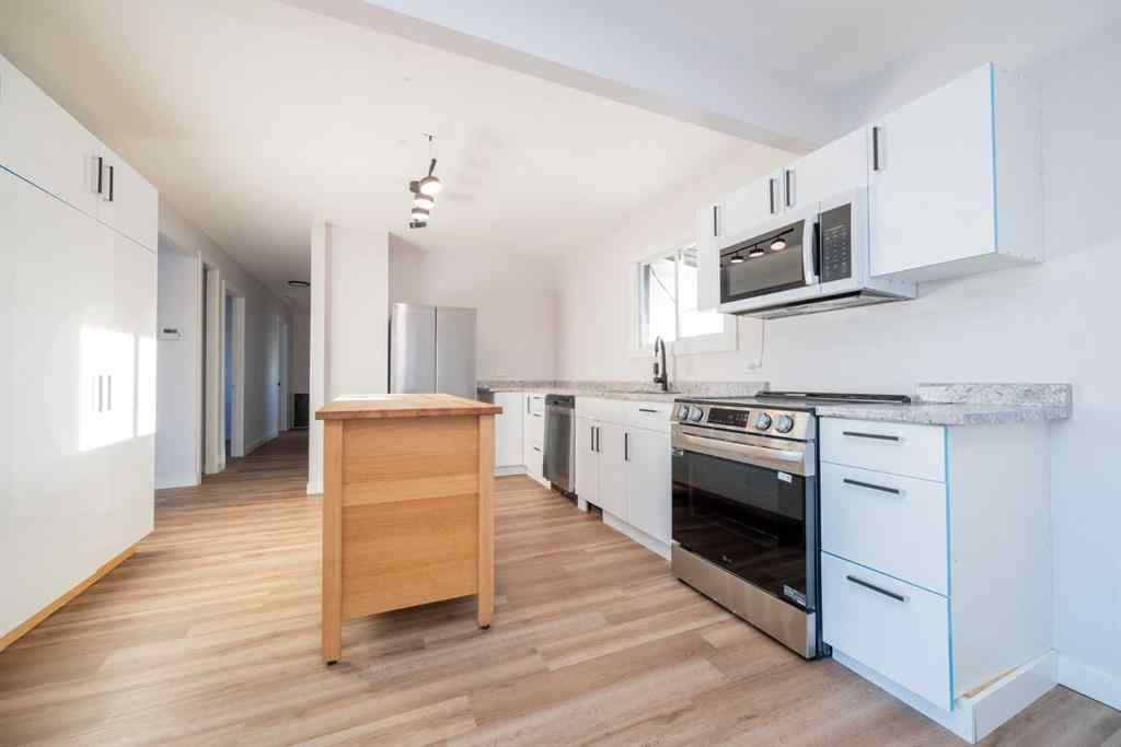 MLS® A2253541 - 10209 108 Avenue  in Avondale Grande Prairie, Residential