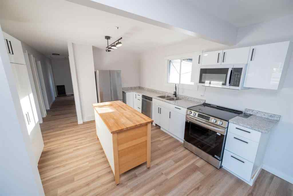 MLS® A2253541 - 10209 108 Avenue  in Avondale Grande Prairie, Residential