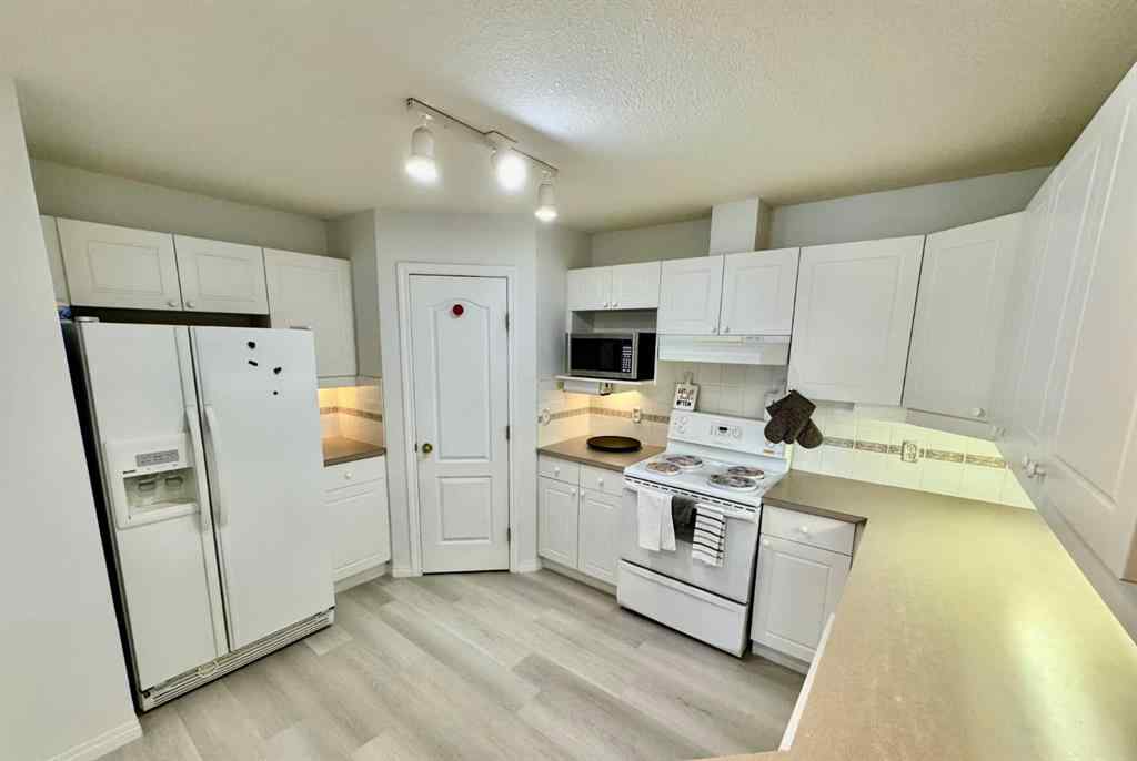 MLS® A2253543 - Unit #210 4507 45 Street SW in Glamorgan Calgary, Residential