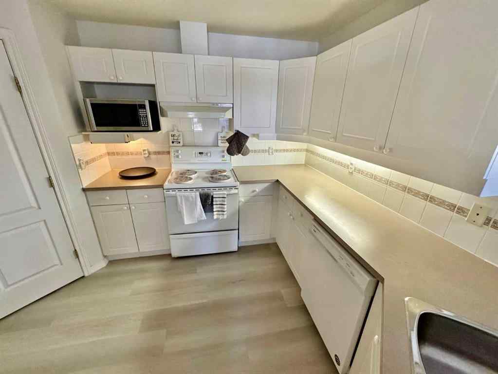 MLS® A2253543 - Unit #210 4507 45 Street SW in Glamorgan Calgary, Residential