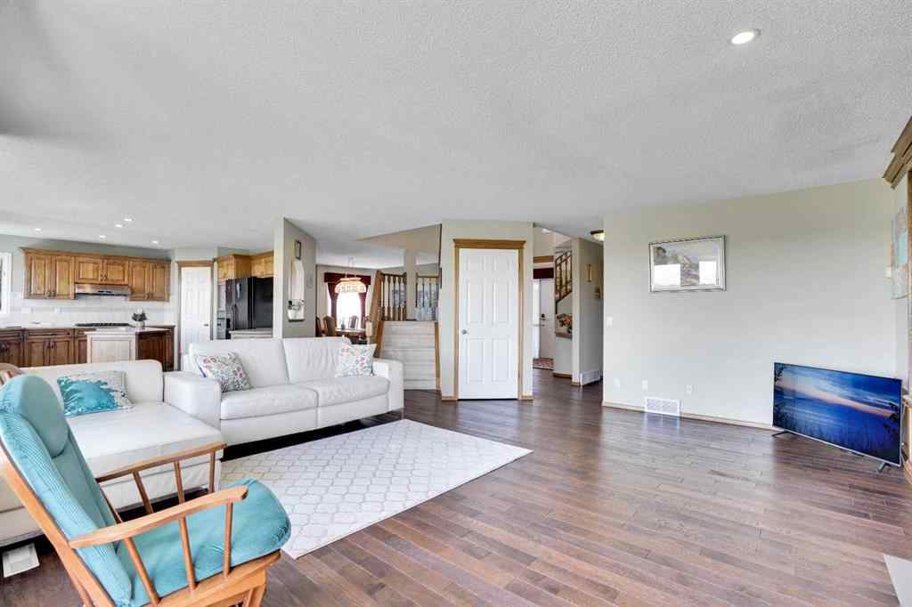 MLS® A2253544 - 39 lone pine Crescent  in Church Ranches Rural Rocky View County, Residential