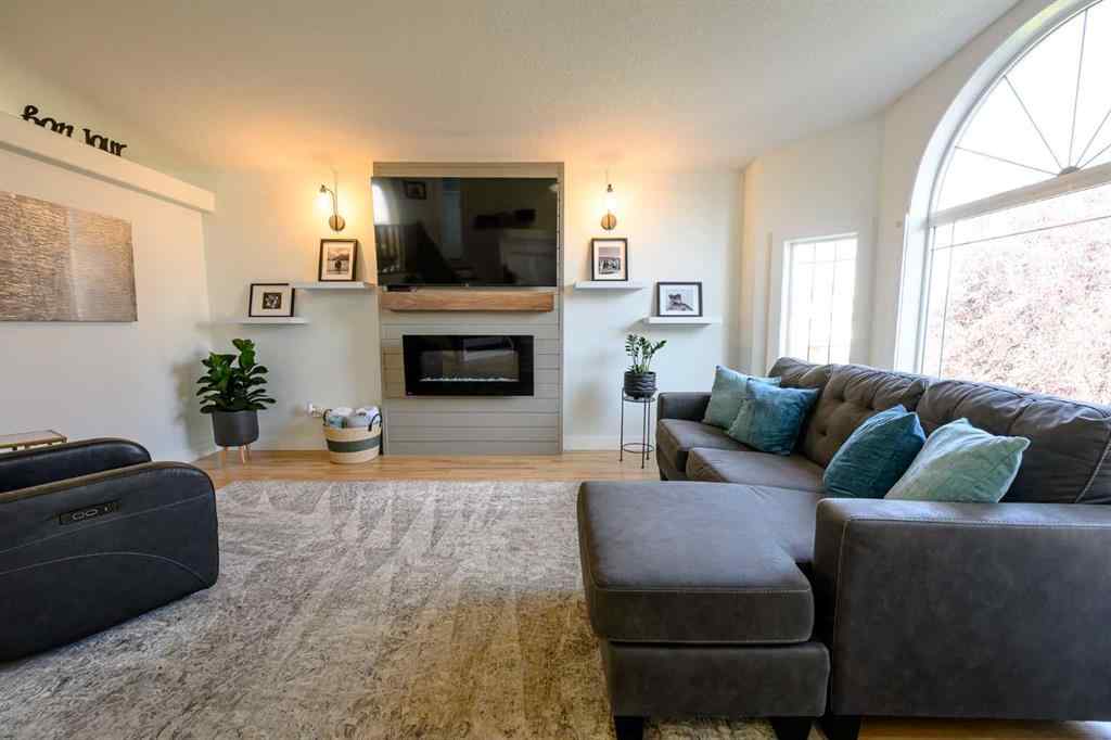 MLS® A2253549 - 9013 128 Avenue  in Crystal Lake Estates Grande Prairie, Residential