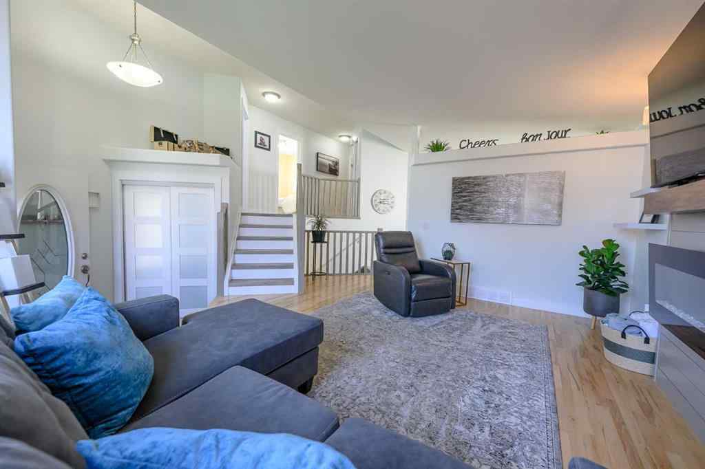 MLS® A2253549 - 9013 128 Avenue  in Crystal Lake Estates Grande Prairie, Residential