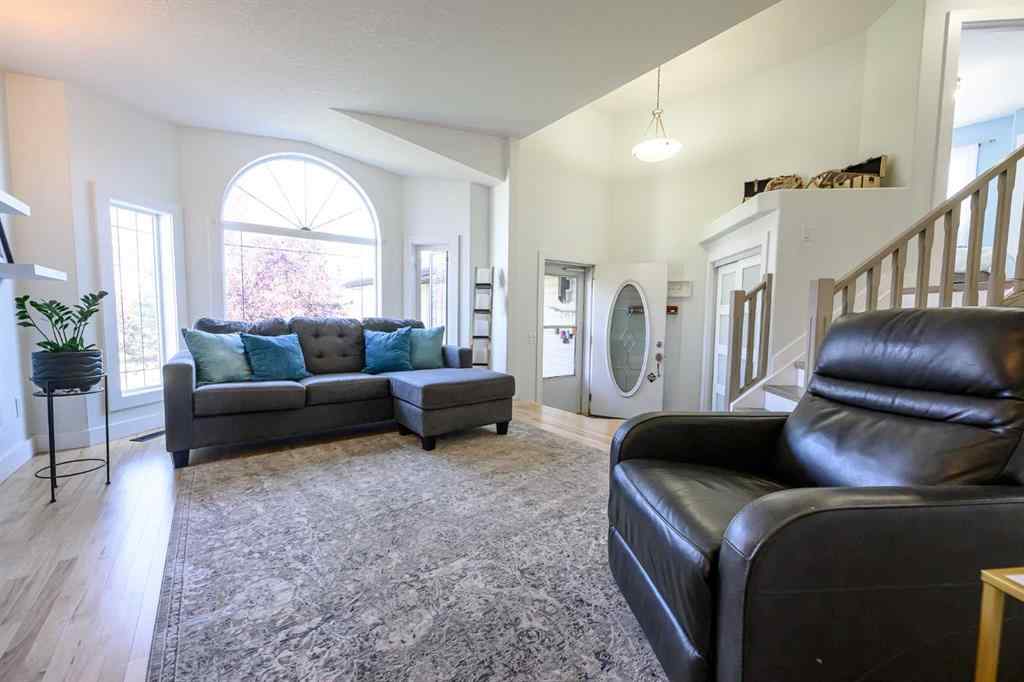 MLS® A2253549 - 9013 128 Avenue  in Crystal Lake Estates Grande Prairie, Residential