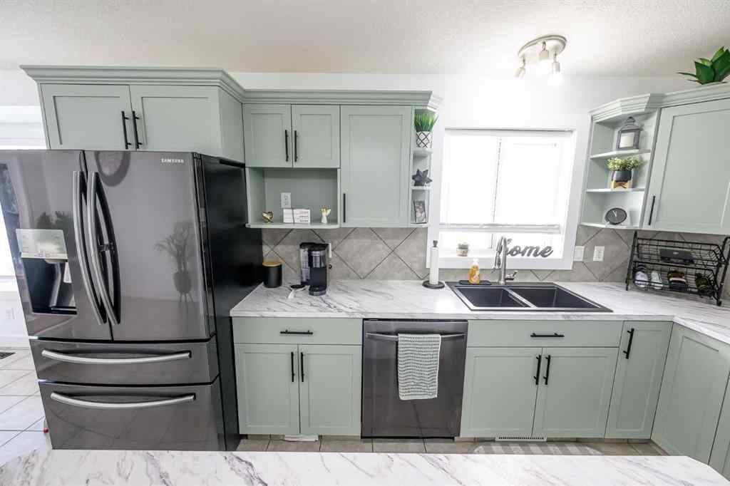 MLS® A2253549 - 9013 128 Avenue  in Crystal Lake Estates Grande Prairie, Residential