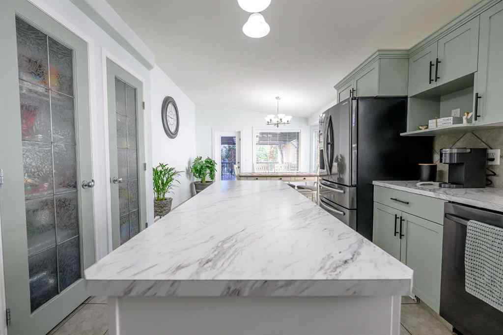 MLS® A2253549 - 9013 128 Avenue  in Crystal Lake Estates Grande Prairie, Residential