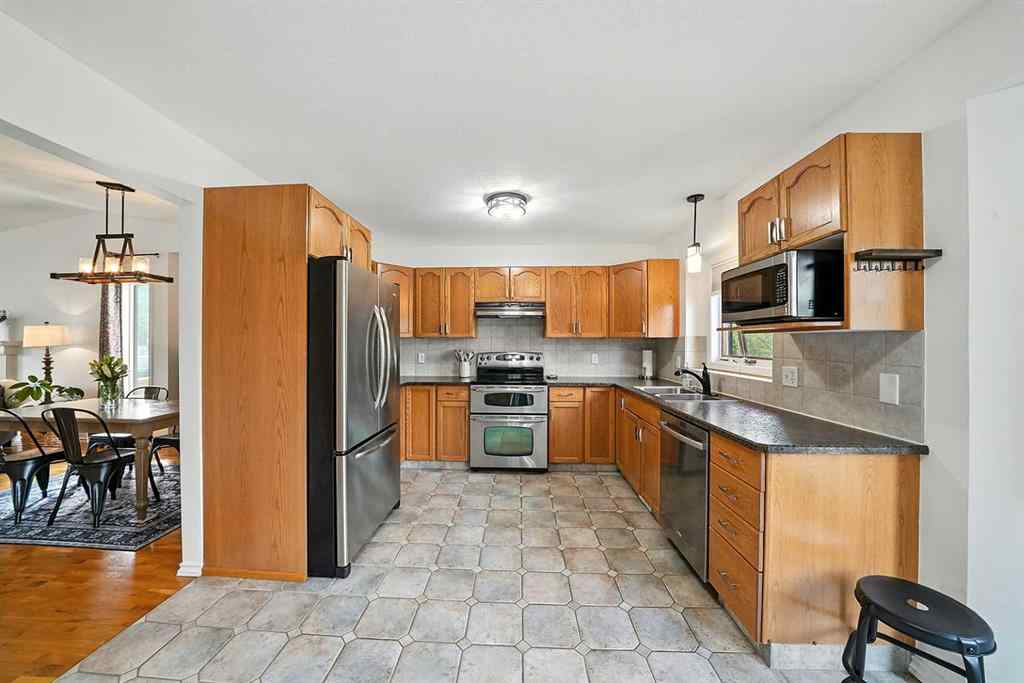 MLS® A2253551 - 16 Dunham Close  in Deer Park Estates Red Deer, Residential