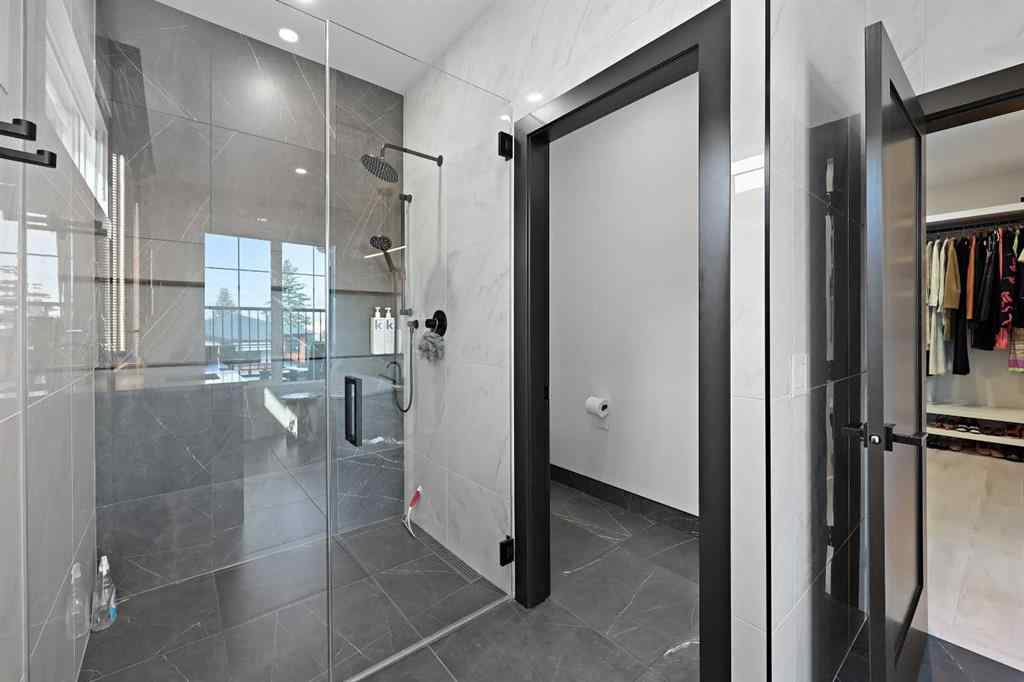 MLS® A2253555 - 435 18A Street NW in West Hillhurst Calgary, Residential