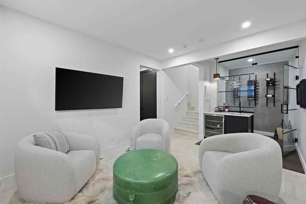 MLS® A2253555 - 435 18A Street NW in West Hillhurst Calgary, Residential