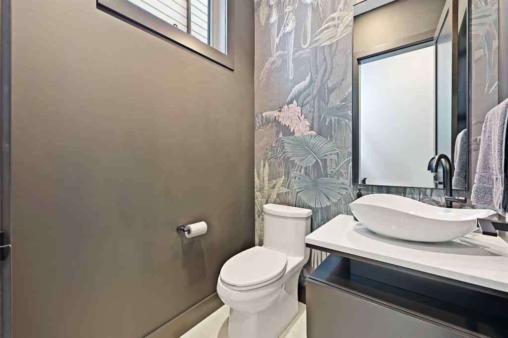 MLS® A2253555 - 435 18A Street NW in West Hillhurst Calgary, Residential