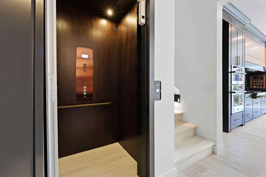 MLS® A2253555 - 435 18A Street NW in West Hillhurst Calgary, Residential