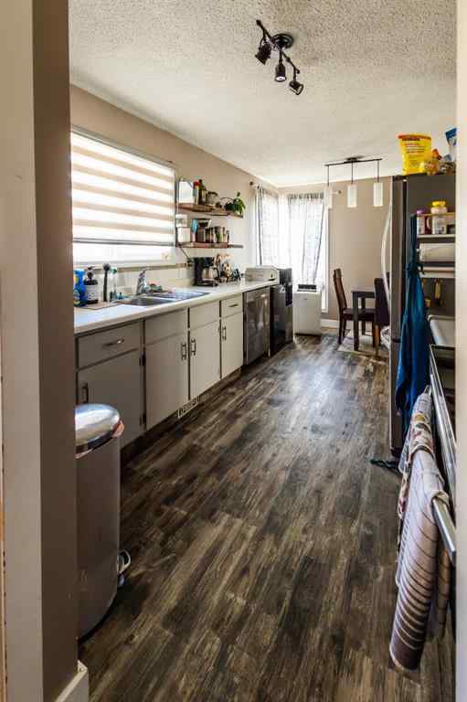 MLS® A2253565 - 9330 67 Avenue  in Country Club Estates Grande Prairie, Residential
