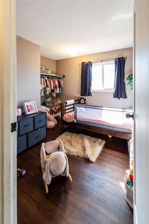 MLS® A2253565 - 9330 67 Avenue  in Country Club Estates Grande Prairie, Residential