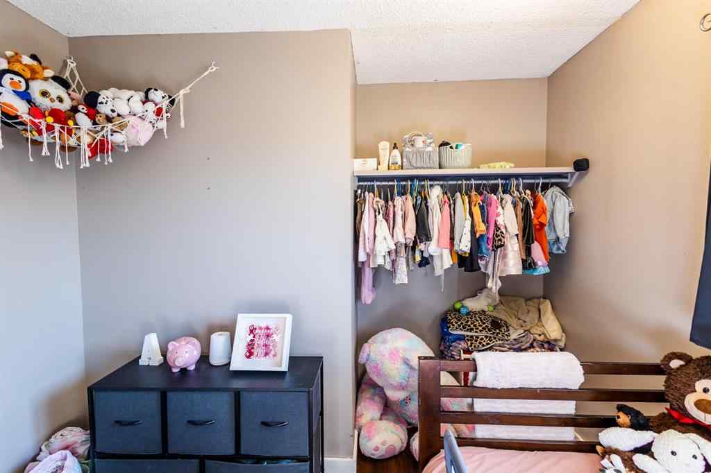 MLS® A2253565 - 9330 67 Avenue  in Country Club Estates Grande Prairie, Residential