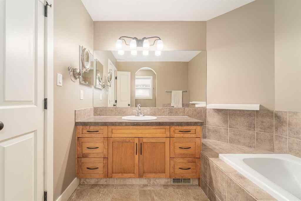 MLS® A2253566 - 170 Southgate Boulevard S in Southgate Lethbridge, Residential