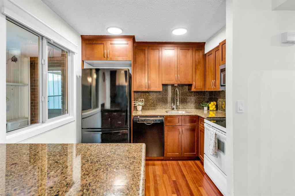 MLS® A2253568 - Unit #10 803 Varsity Estates Drive NW in Varsity Calgary, Residential