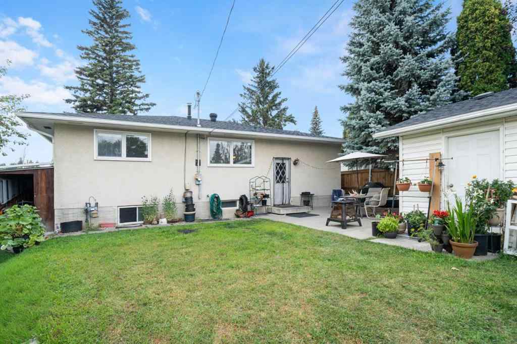 MLS® A2253572 - 71 Queen Alexandra Close SE in Queensland Calgary, Residential