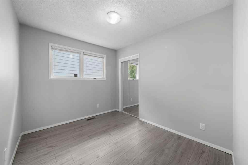MLS® A2253572 - 71 Queen Alexandra Close SE in Queensland Calgary, Residential