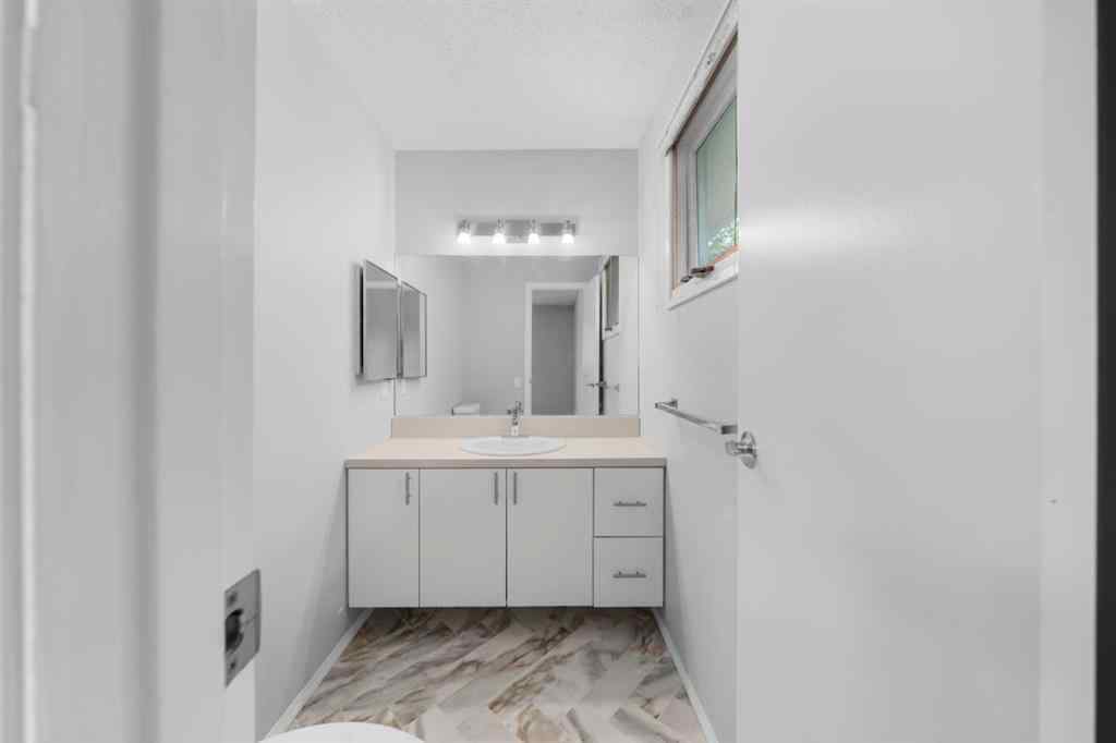 MLS® A2253572 - 71 Queen Alexandra Close SE in Queensland Calgary, Residential