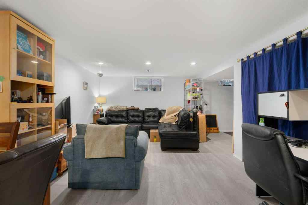 MLS® A2253572 - 71 Queen Alexandra Close SE in Queensland Calgary, Residential