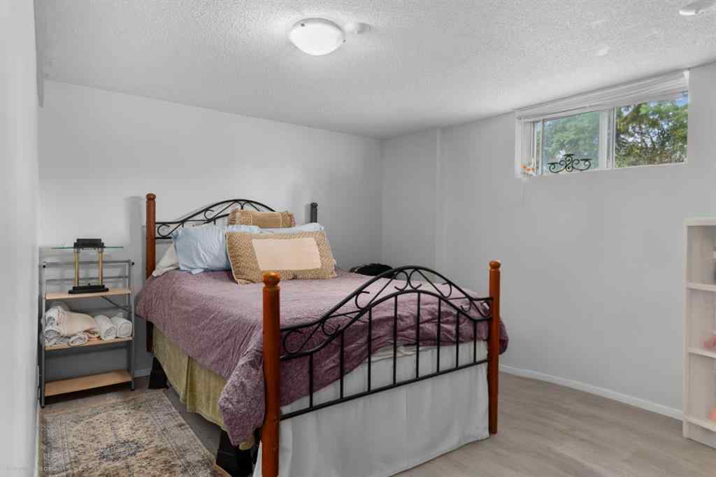 MLS® A2253572 - 71 Queen Alexandra Close SE in Queensland Calgary, Residential