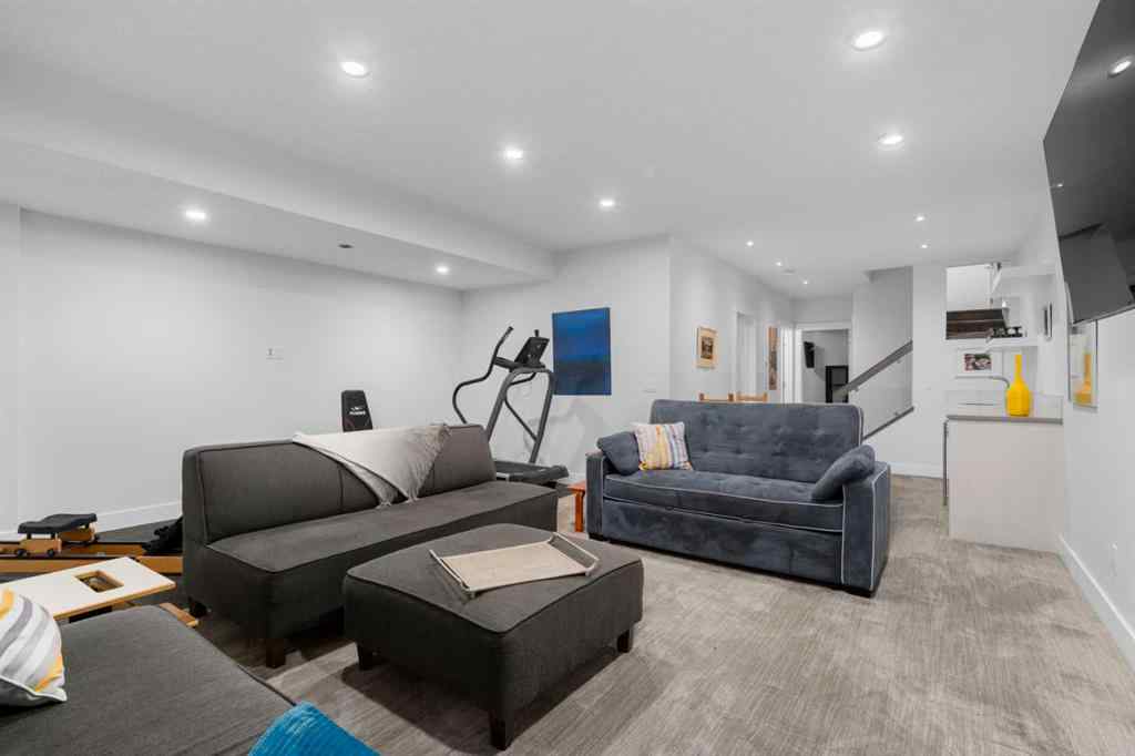 MLS® A2253573 - 2421 31 Avenue SW in Richmond Calgary, Residential