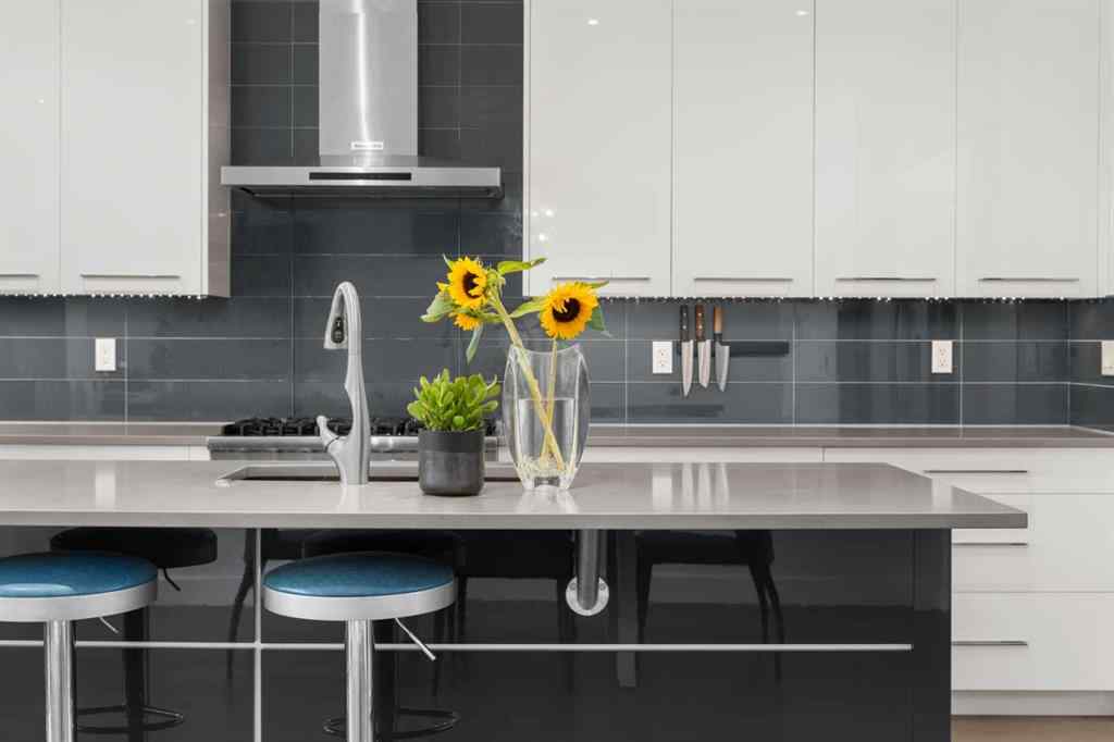 MLS® A2253573 - 2421 31 Avenue SW in Richmond Calgary, Residential