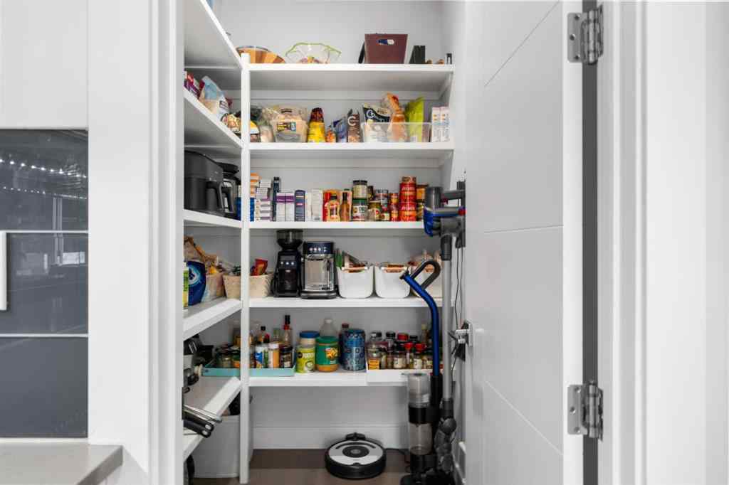 MLS® A2253573 - 2421 31 Avenue SW in Richmond Calgary, Residential