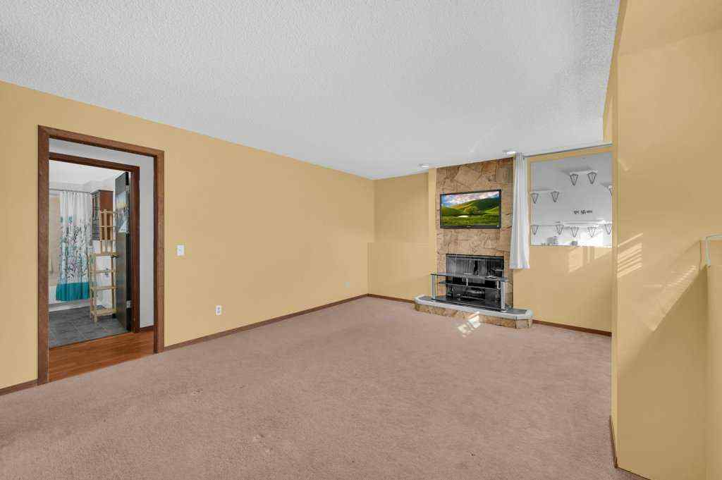 MLS® A2253574 - 64 Castledale Crescent NE in Castleridge Calgary, Residential