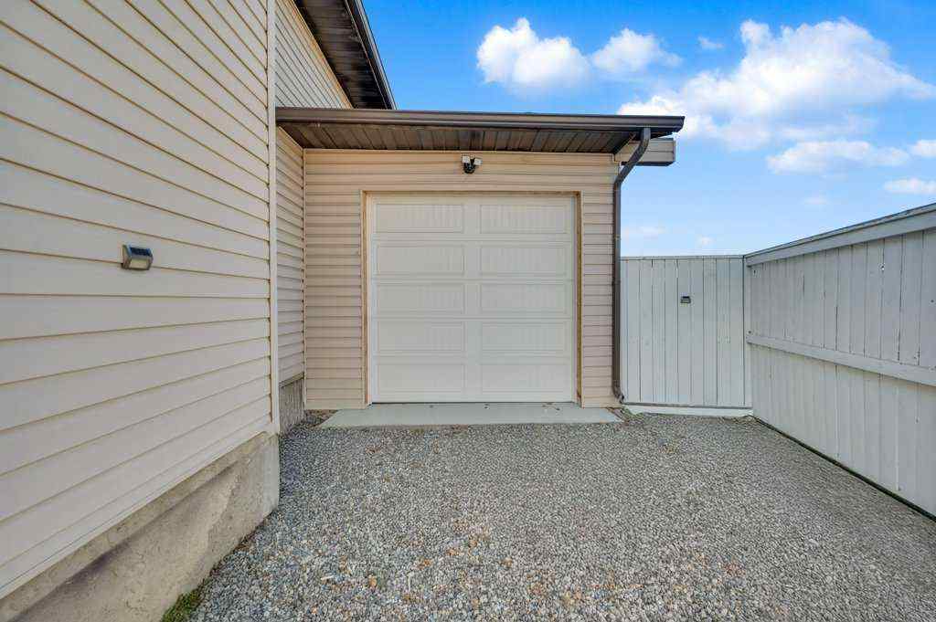 MLS® A2253574 - 64 Castledale Crescent NE in Castleridge Calgary, Residential