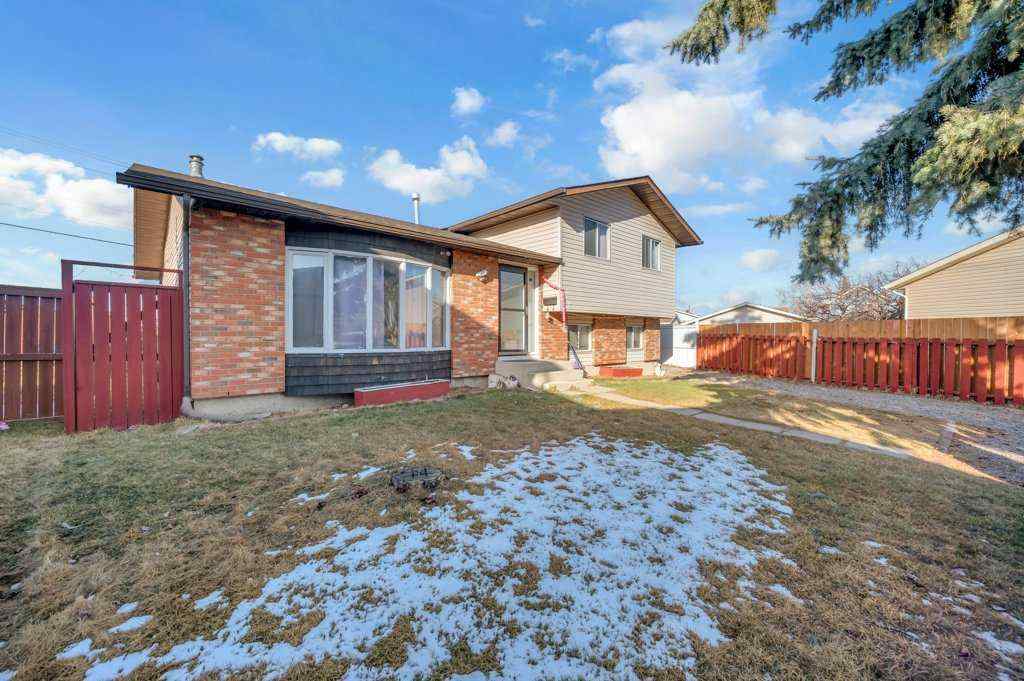 MLS® A2253574 - 64 Castledale Crescent NE in Castleridge Calgary, Residential
