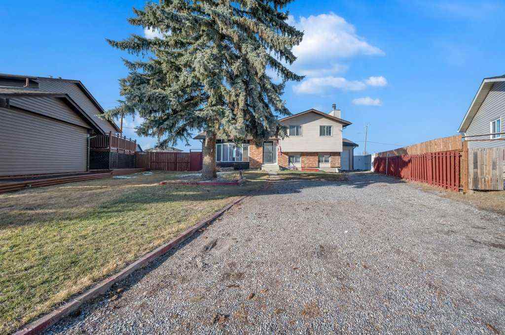 MLS® A2253574 - 64 Castledale Crescent NE in Castleridge Calgary, Residential