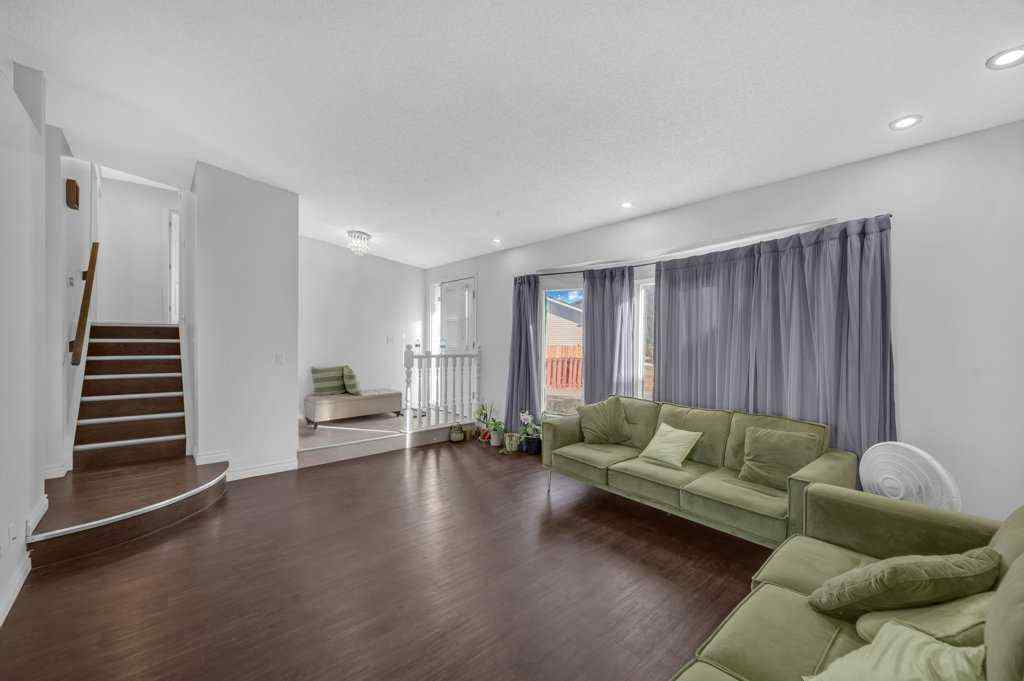 MLS® A2253574 - 64 Castledale Crescent NE in Castleridge Calgary, Residential