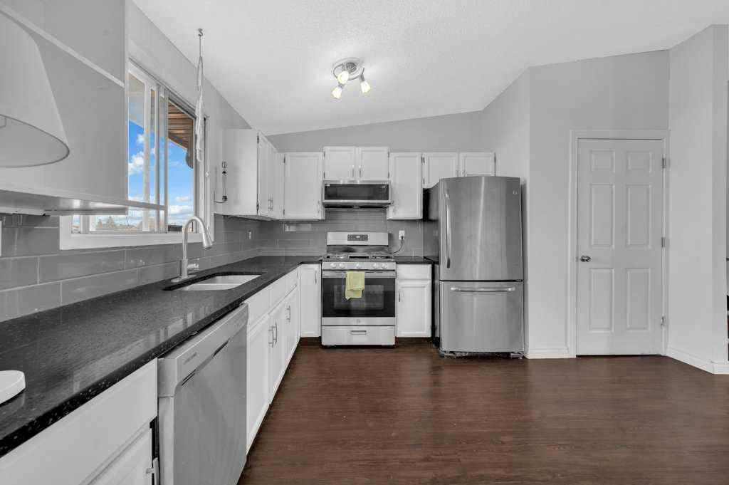 MLS® A2253574 - 64 Castledale Crescent NE in Castleridge Calgary, Residential