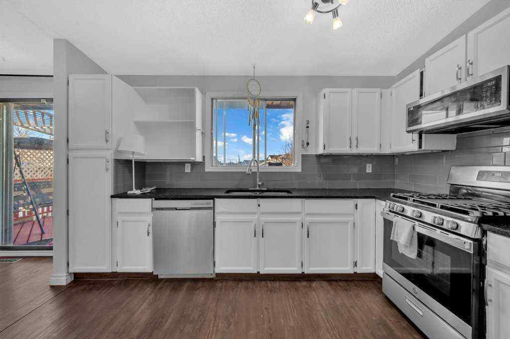 MLS® A2253574 - 64 Castledale Crescent NE in Castleridge Calgary, Residential