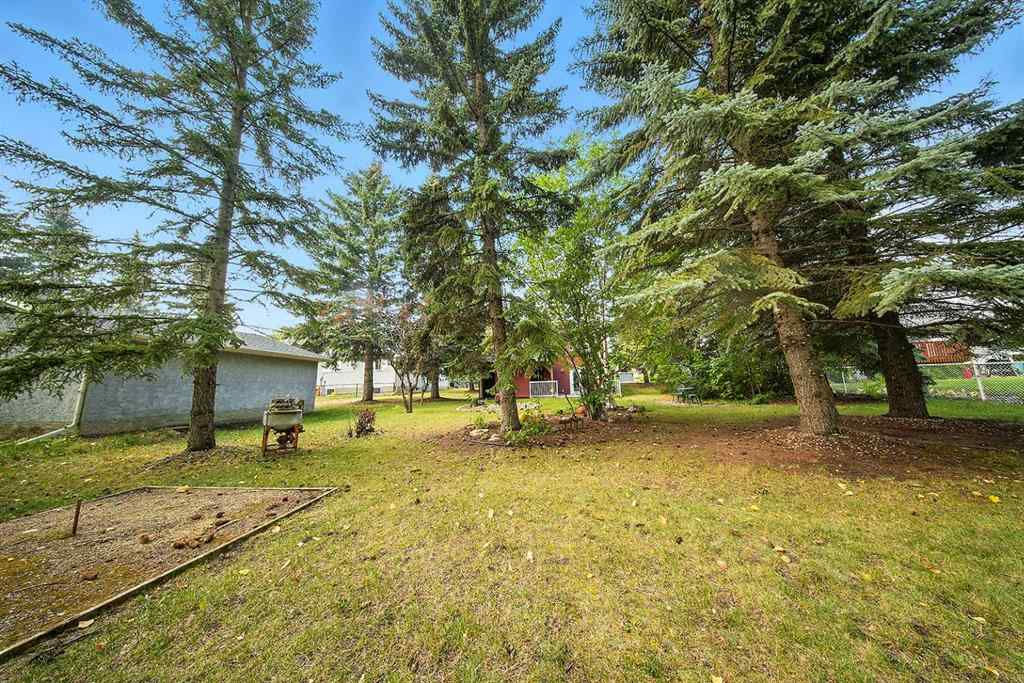MLS® A2253582 - 8 Petticoat Lane  in English Estates Lacombe, Residential