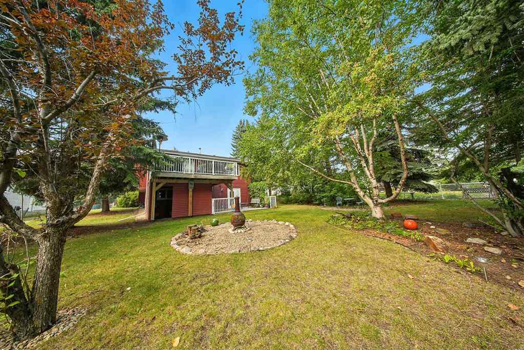 MLS® A2253582 - 8 Petticoat Lane  in English Estates Lacombe, Residential