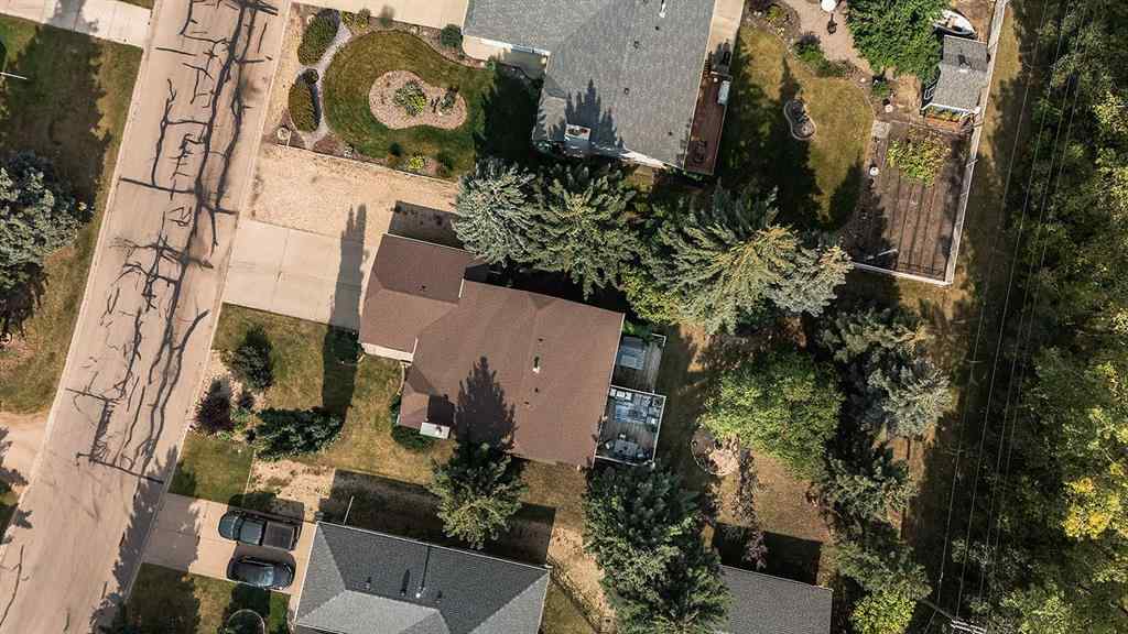 MLS® A2253582 - 8 Petticoat Lane  in English Estates Lacombe, Residential