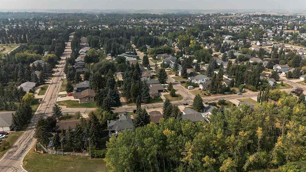 MLS® A2253582 - 8 Petticoat Lane  in English Estates Lacombe, Residential