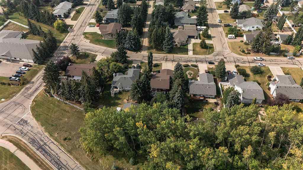 MLS® A2253582 - 8 Petticoat Lane  in English Estates Lacombe, Residential