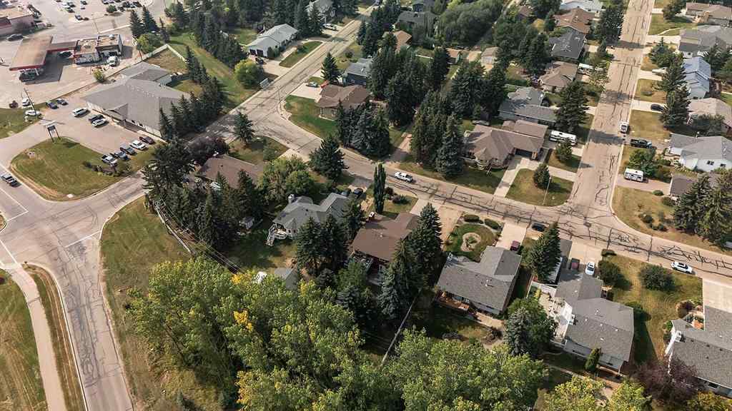 MLS® A2253582 - 8 Petticoat Lane  in English Estates Lacombe, Residential