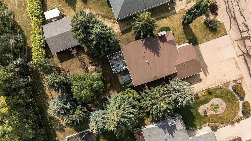 MLS® A2253582 - 8 Petticoat Lane  in English Estates Lacombe, Residential