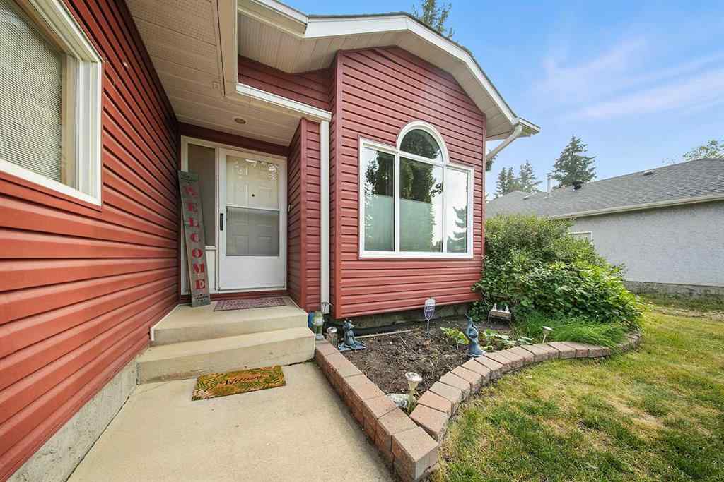 MLS® A2253582 - 8 Petticoat Lane  in English Estates Lacombe, Residential