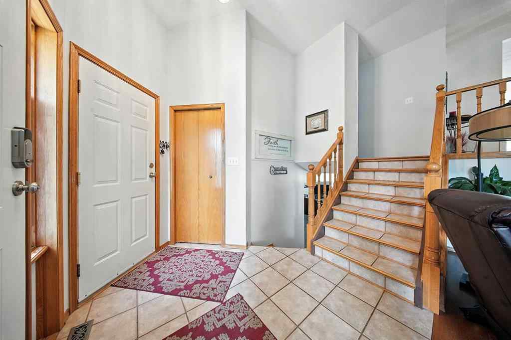 MLS® A2253582 - 8 Petticoat Lane  in English Estates Lacombe, Residential