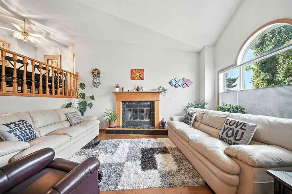 MLS® A2253582 - 8 Petticoat Lane  in English Estates Lacombe, Residential