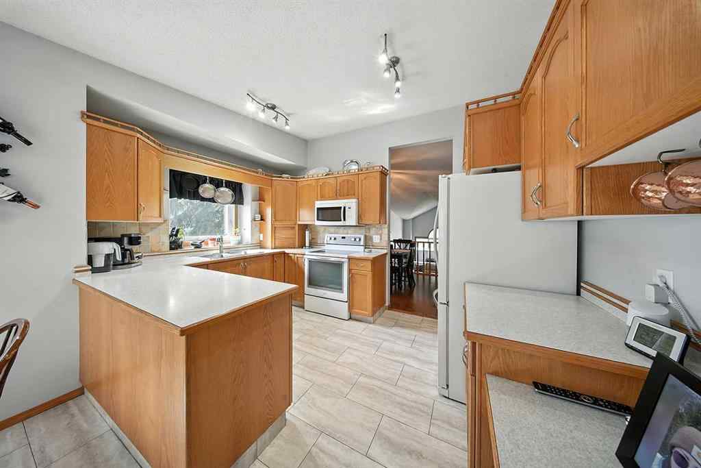 MLS® A2253582 - 8 Petticoat Lane  in English Estates Lacombe, Residential