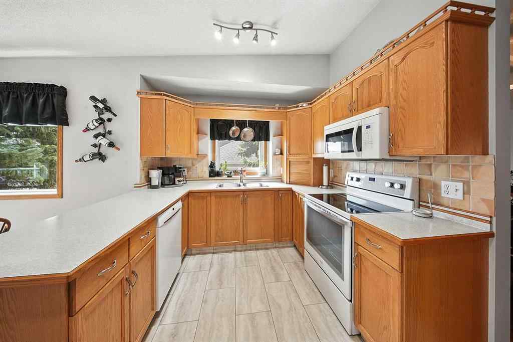 MLS® A2253582 - 8 Petticoat Lane  in English Estates Lacombe, Residential