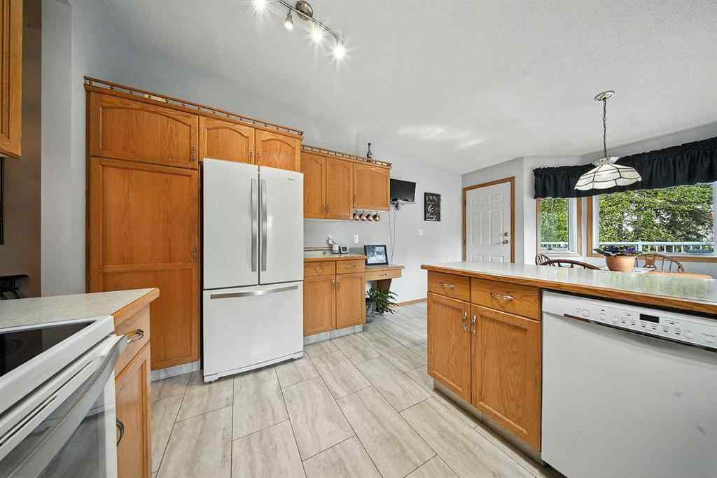 MLS® A2253582 - 8 Petticoat Lane  in English Estates Lacombe, Residential