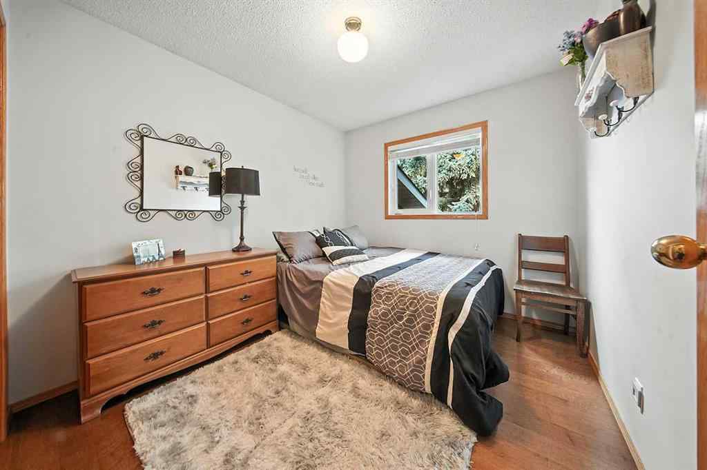 MLS® A2253582 - 8 Petticoat Lane  in English Estates Lacombe, Residential